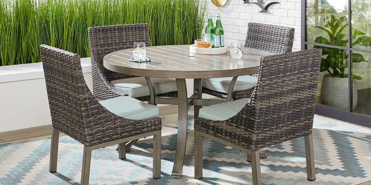 Round deck best sale table and chairs