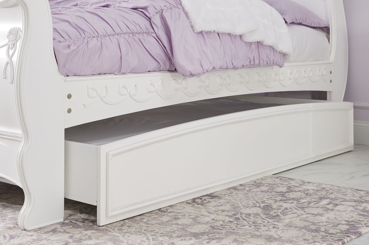 White twin sleigh bed 2024 with trundle