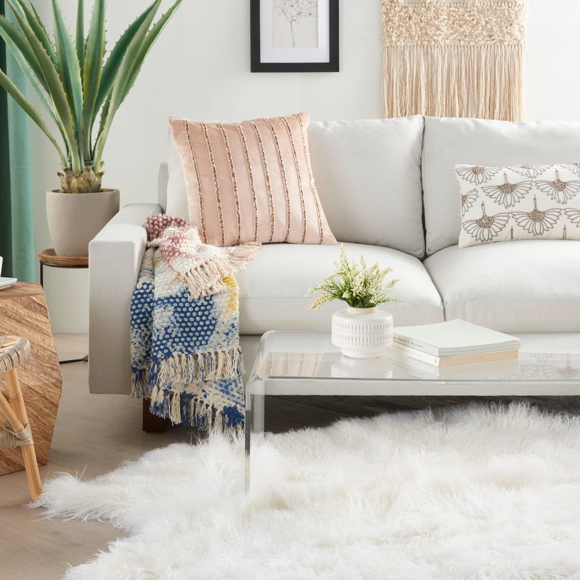 Blush best sale accent pillows